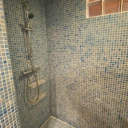 Alloggio in famiglia Rez De Terrasse Piscine Parking Privé