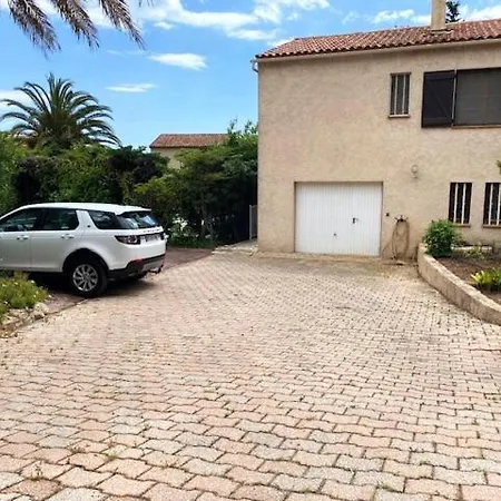 Rez De Terrasse Piscine Parking Privé Alloggio in famiglia