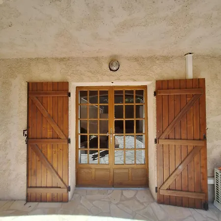 Rez De Terrasse Piscine Parking Privé Alloggio in famiglia