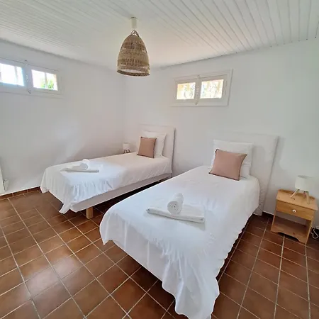 Rez De Terrasse Piscine Parking Prive הייר