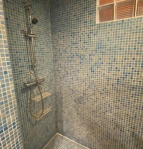 Rum i privatbostad Rez De Terrasse Piscine Parking Prive