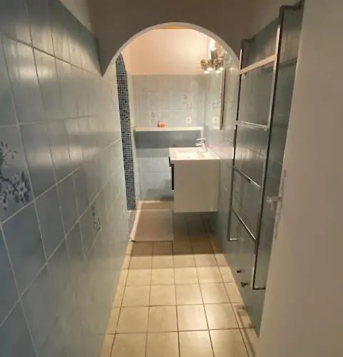 Rez De Terrasse Piscine Parking Prive Rum i privatbostad Hyères