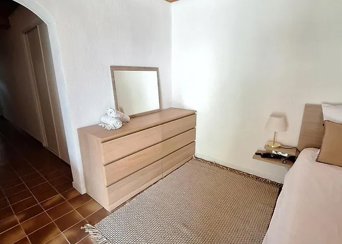 Rum i privatbostad Rez De Terrasse Piscine Parking Prive