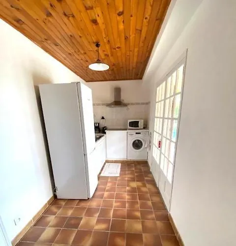 Rum i privatbostad Rez De Terrasse Piscine Parking Prive *