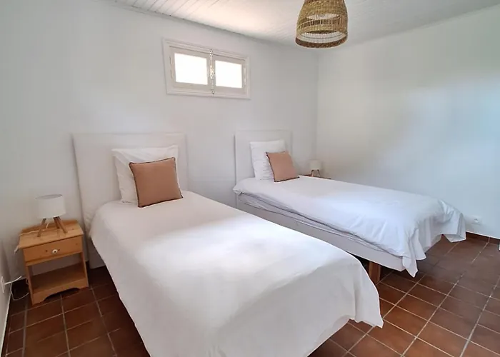 Rez De Terrasse Piscine Parking Prive Rum i privatbostad *