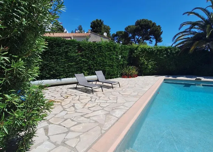 Rez De Terrasse Piscine Parking Prive Rum i privatbostad *