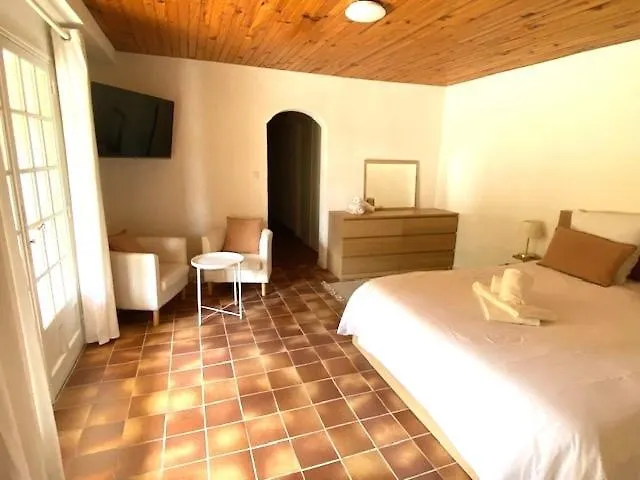 Rum i privatbostad Rez De Terrasse Piscine Parking Prive Hyères