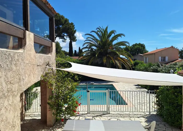 Rez De Terrasse Piscine Parking Prive Rum i privatbostad