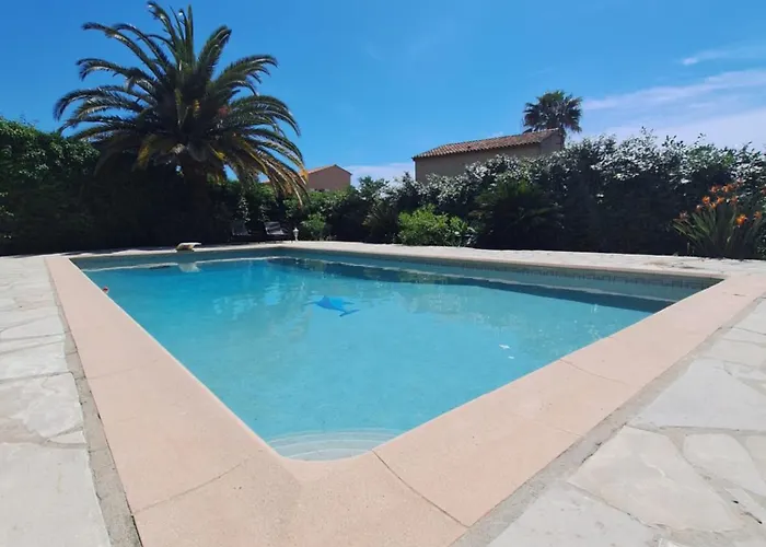 Rez De Terrasse Piscine Parking Prive Rum i privatbostad Hyères