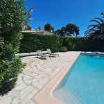 Rez De Terrasse Piscine Parking Prive Δωμάτια σε οικογενειακή κατοικία *