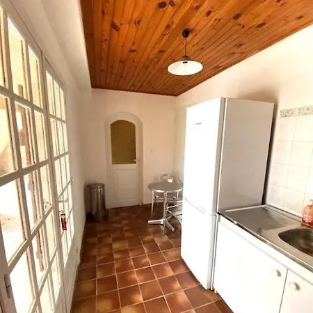 Rez De Terrasse Piscine Parking Prive Проживання в сім'ї Єр