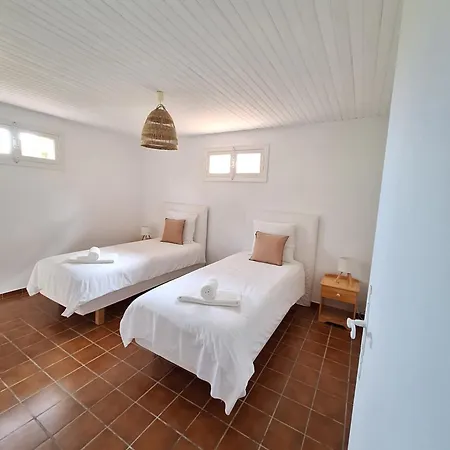 Проживання в сім'ї Rez De Terrasse Piscine Parking Prive