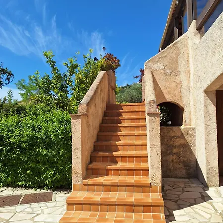 Rez De Terrasse Piscine Parking Prive Проживання в сім'ї *