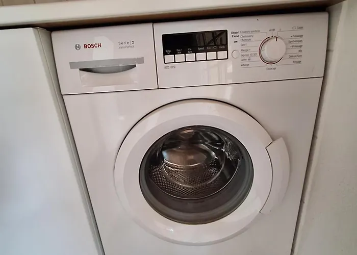 Alloggio in famiglia Rez De Terrasse Piscine Parking Privé *