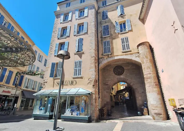 Rez De Terrasse Piscine Parking Privé Alloggio in famiglia *