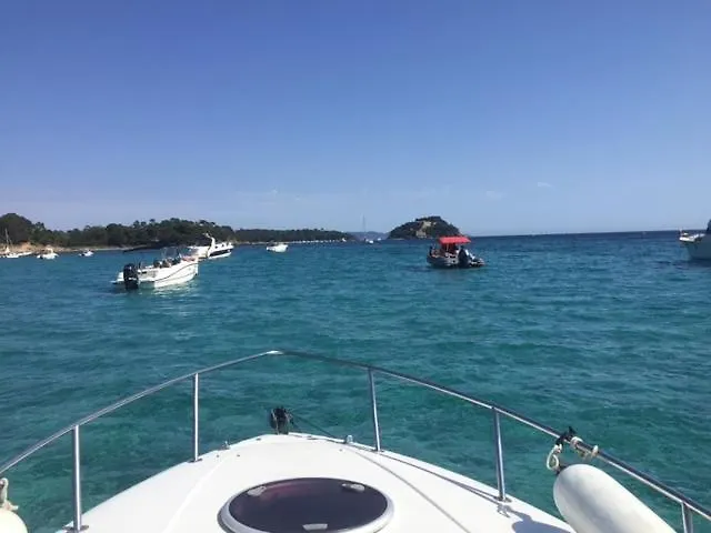 Alloggio in famiglia Rez De Terrasse Piscine Parking Privé *